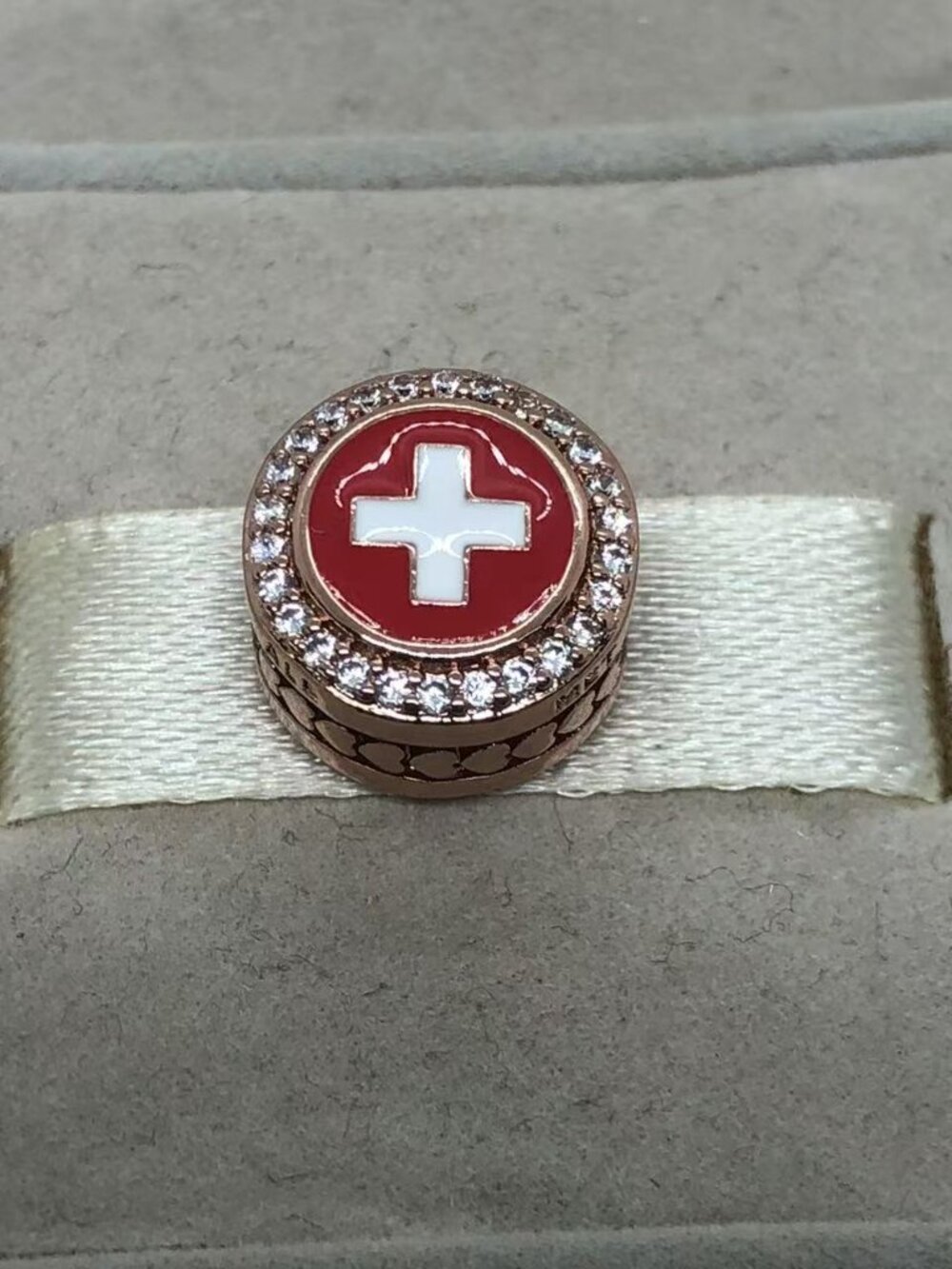 ✨🔥Pandora Exclusive Country of Switzerland Flag Button charm rose gold